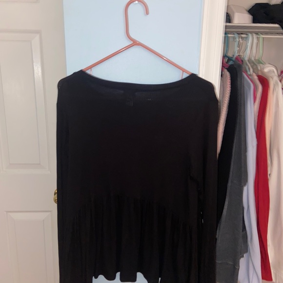 Tilly’s West of Melrose Black Flowy Top - Picture 2 of 2